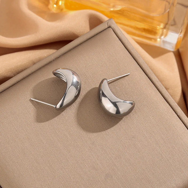 MINIMALISTISCHE HALBMOND-OHRSTECKER