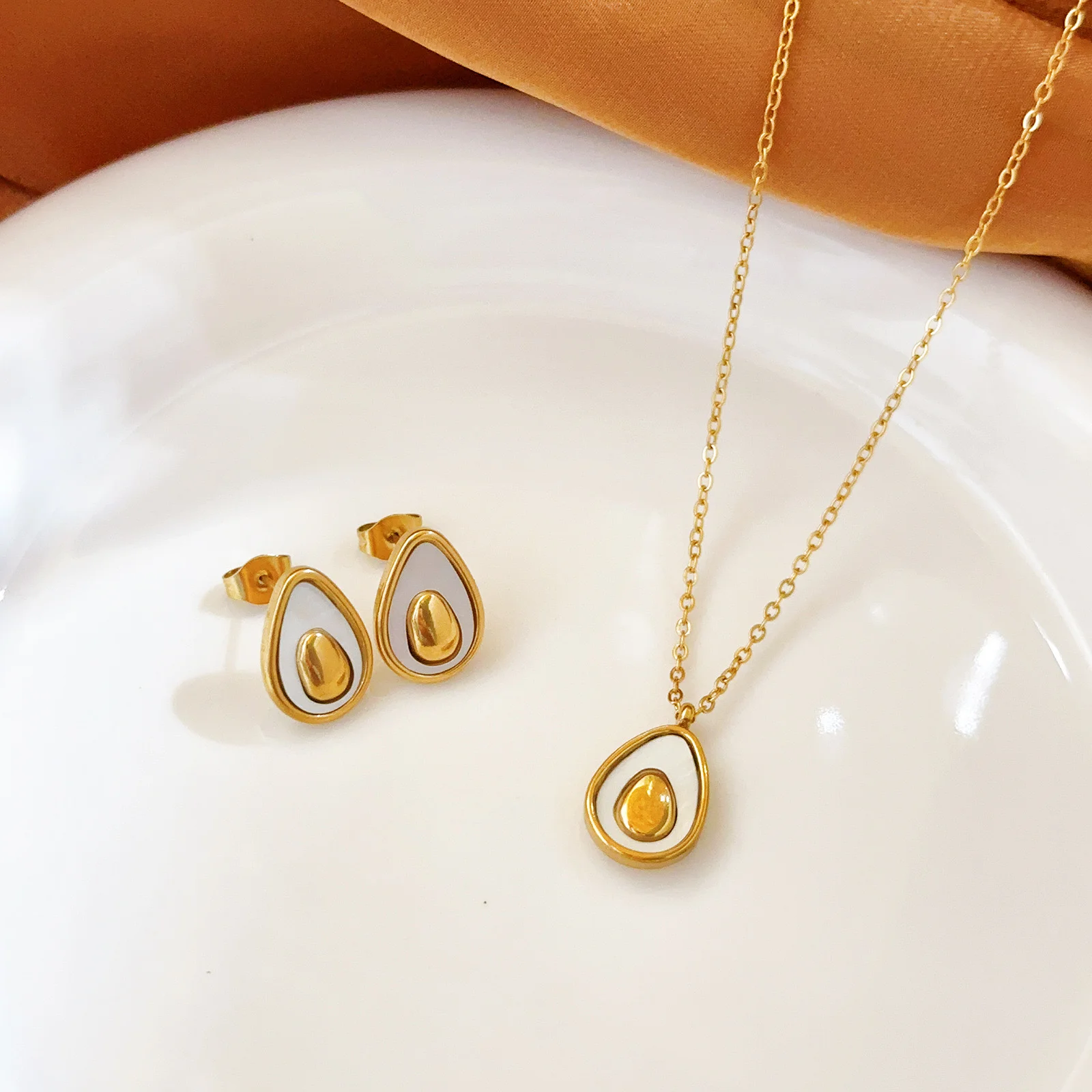 AVOCADO CHARM SCHMUCKSET