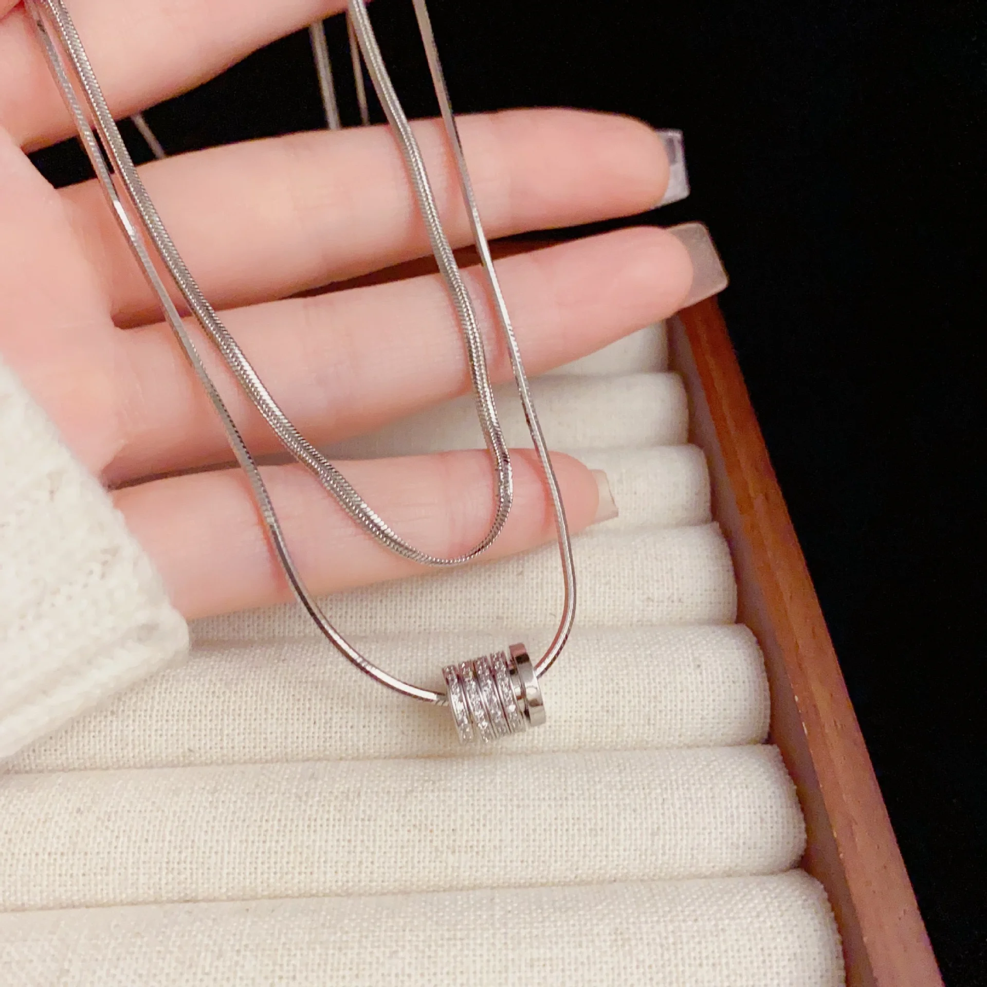 CRYSTAL RINGS LAYERED HALSKETTE